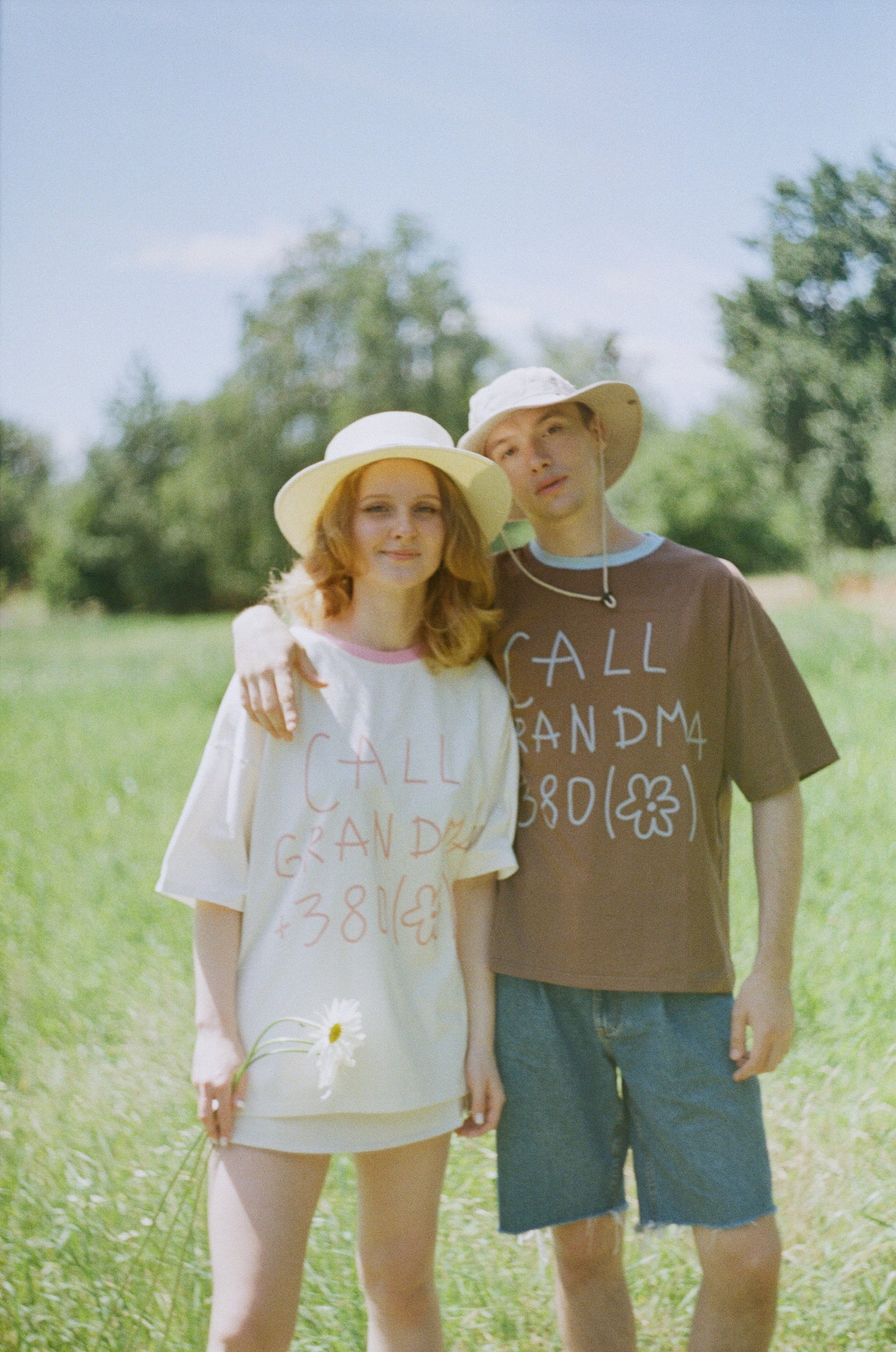 Oversize T-shirt "Call Grandma"