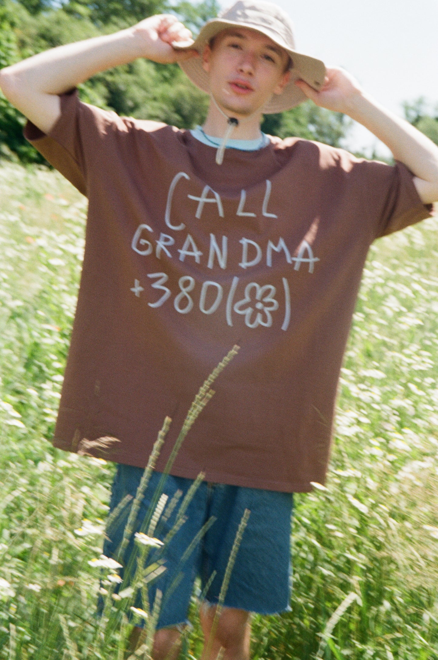 Oversize T-shirt "Call Grandma"